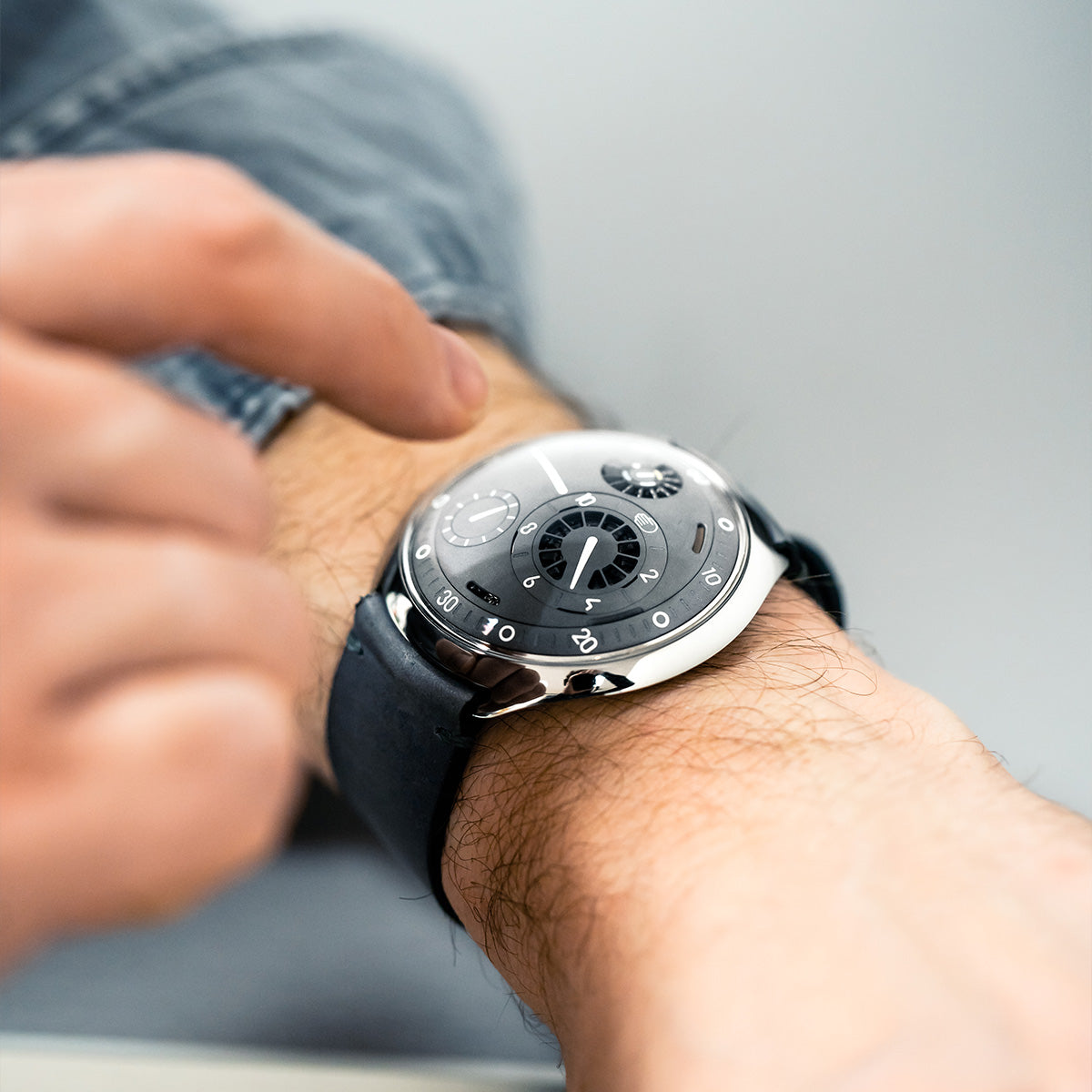 レッセンス Type 2 グレー – Ressence Watches