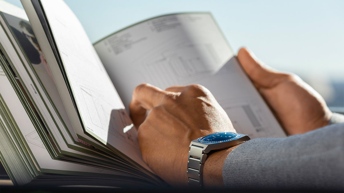 Buy the Ressence TYPE 7 Night Blue | Titanium GMT Watch