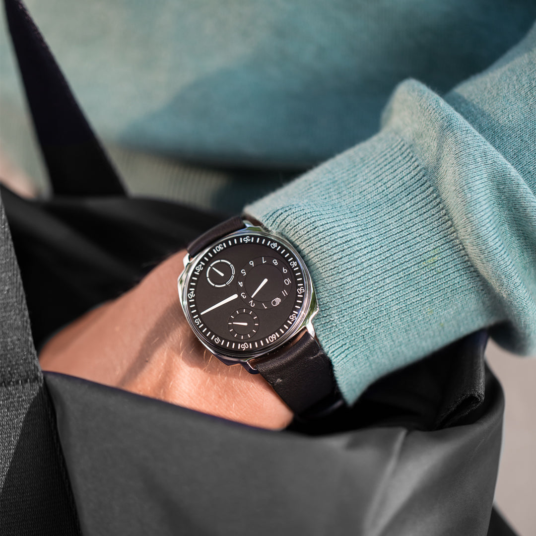 レッセンス Type 1 スクエア | ドレスウォッチ – Ressence Watches