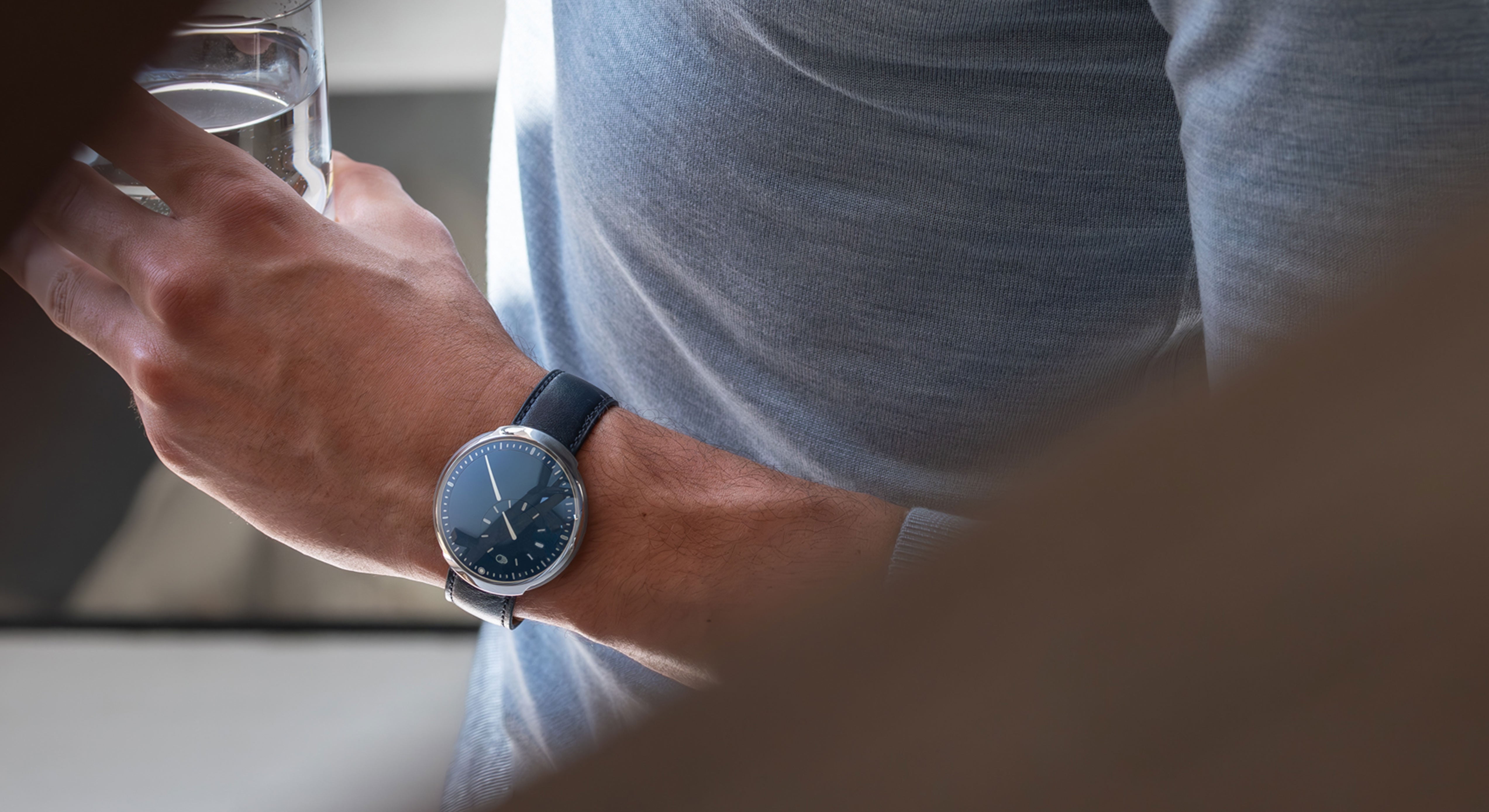 レッセンス Type 8 | ミニマリスティックウォッチ – Ressence Watches